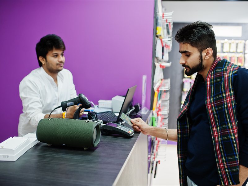 Retail & E-commerce